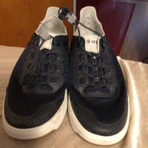 STIO SNEAKERS SZ 12